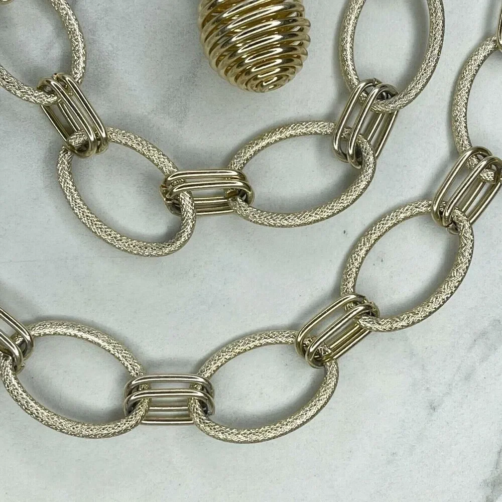 Gold Tone Oval Chain Link Belt with Beehive Swirl Charm - One Size ✨
